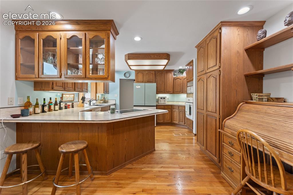 Image 17 of 49: Kitchen
