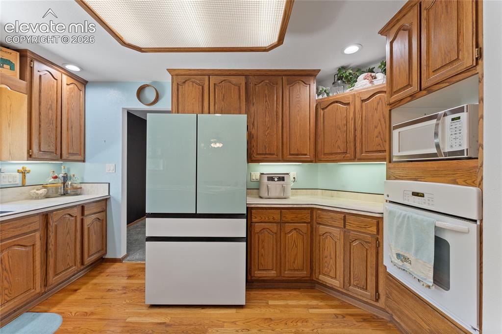 Image 18 of 49: Kitchen