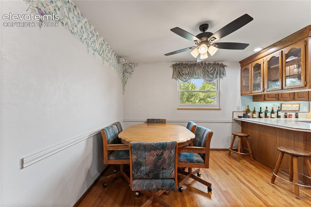 Image 20 of 49: Dining Area