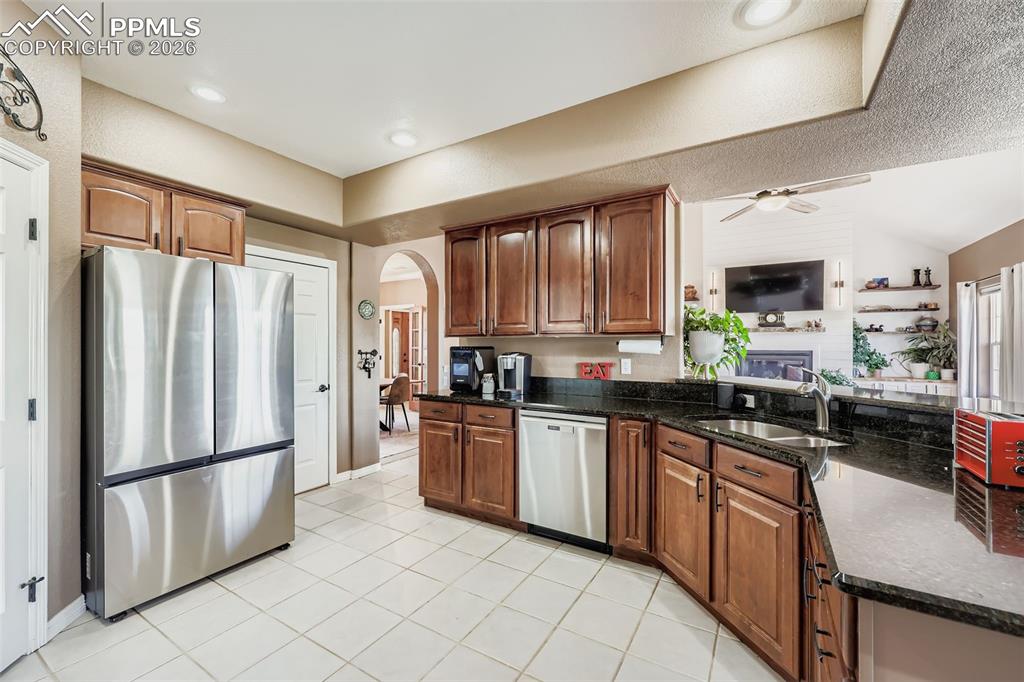 Image 10 of 42: Kitchen