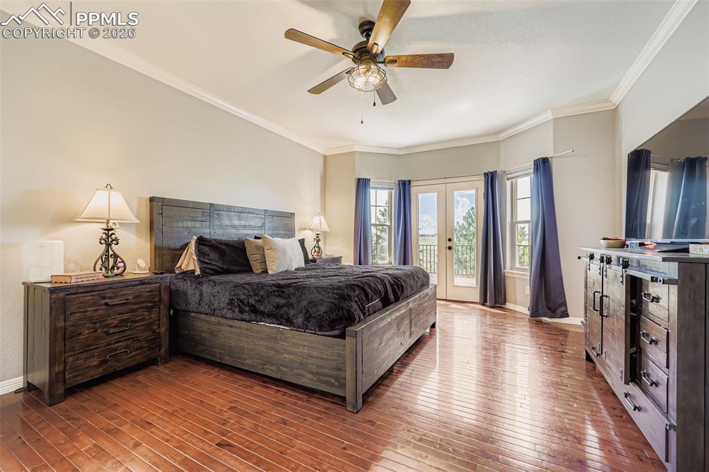 Image 12 of 42: Bedroom