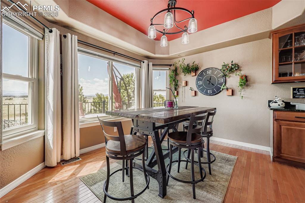 Image 5 of 42: Dining Area