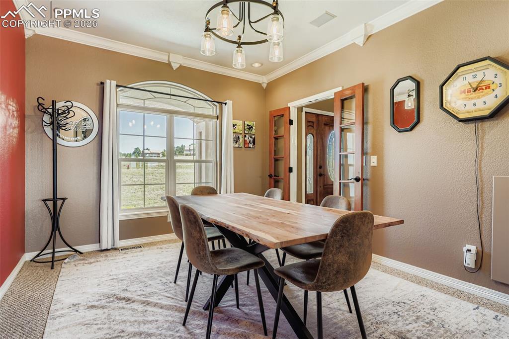 Image 7 of 42: Dining Area