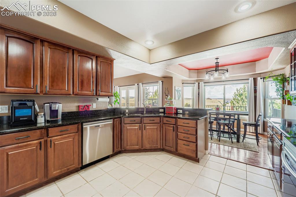 Image 9 of 42: Kitchen
