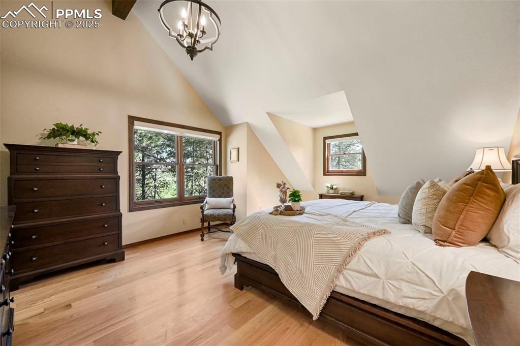 Image 12 of 50: Bedroom