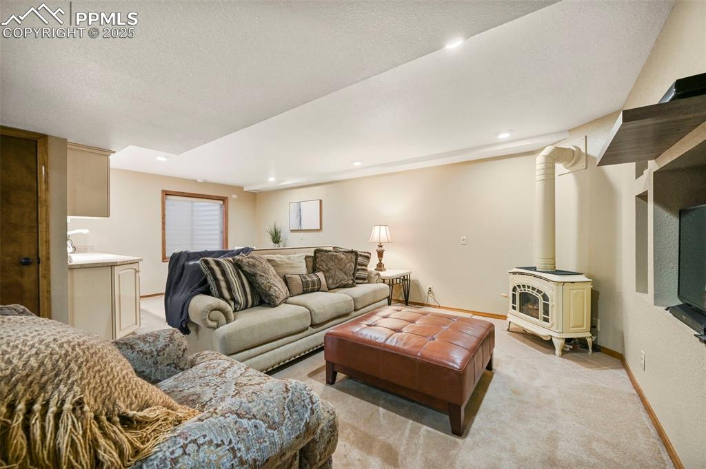 Image 17 of 50: Living Room