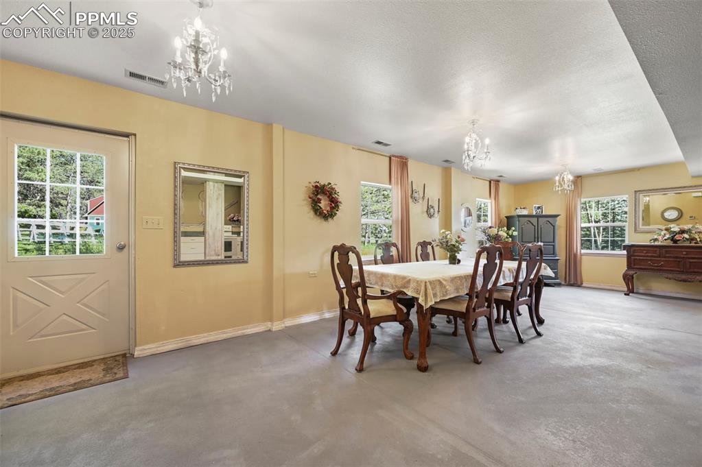 Image 28 of 50: Dining Area