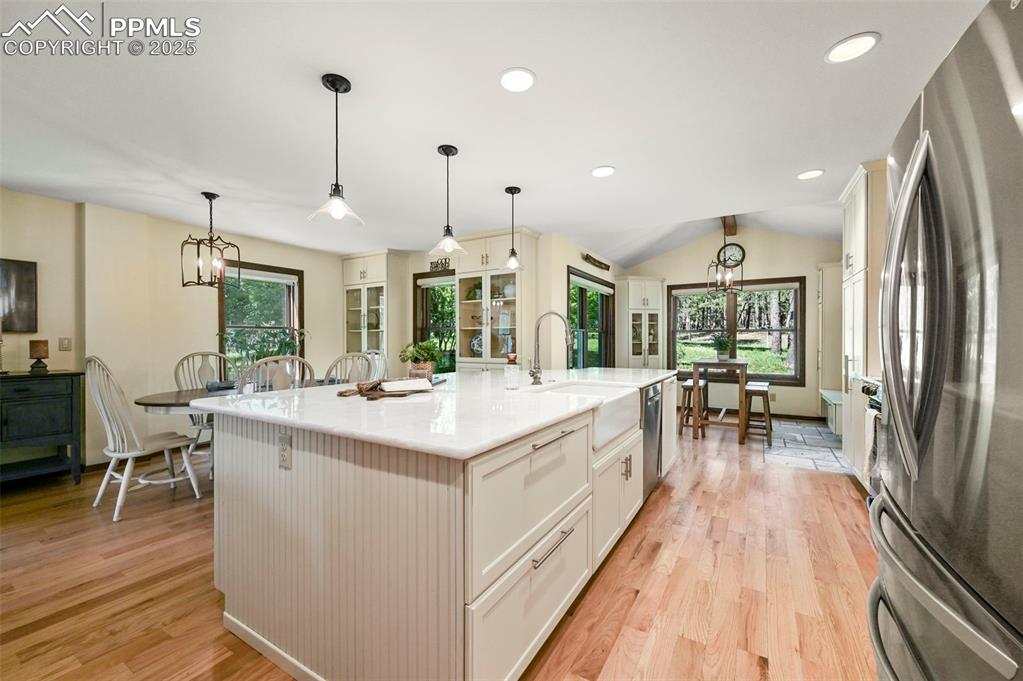 Image 6 of 50: Kitchen