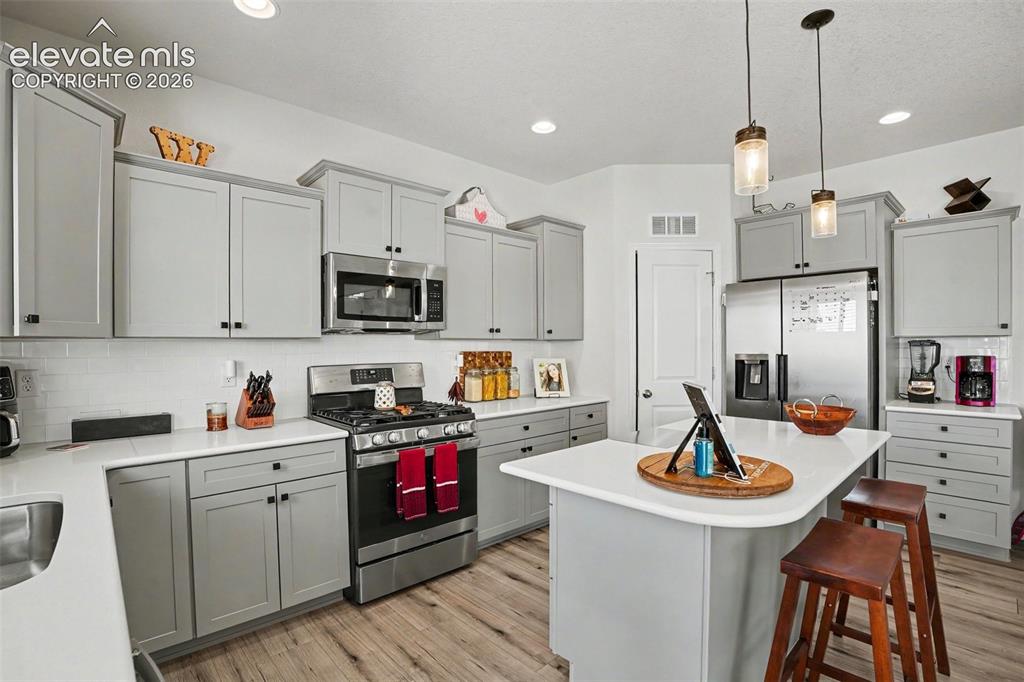 Image 10 of 30: Kitchen