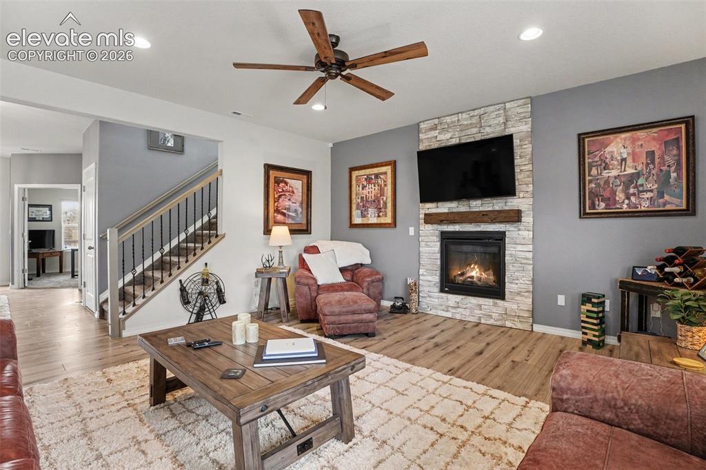 Image 6 of 30: Living Room