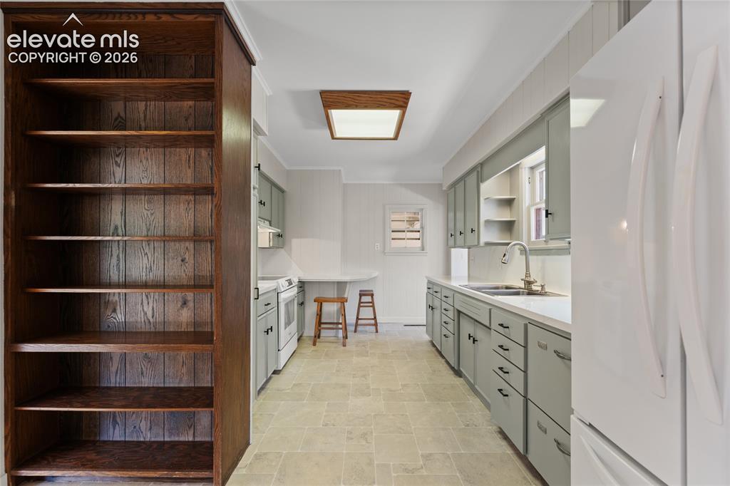Image 11 of 39: Extra shelving between kitchen and dining