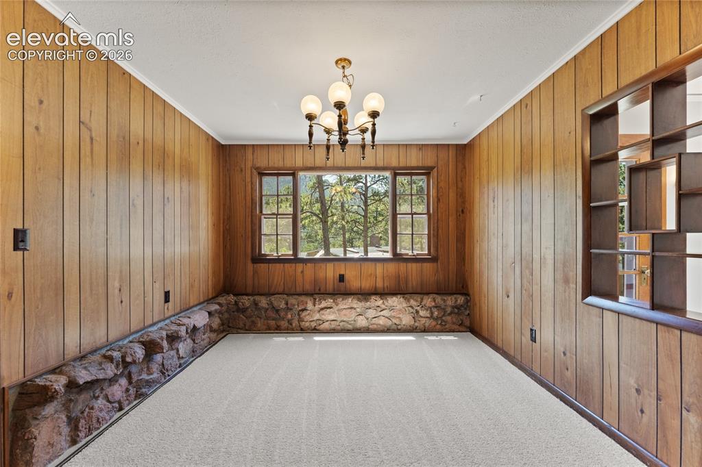 Image 15 of 39: Dining Room