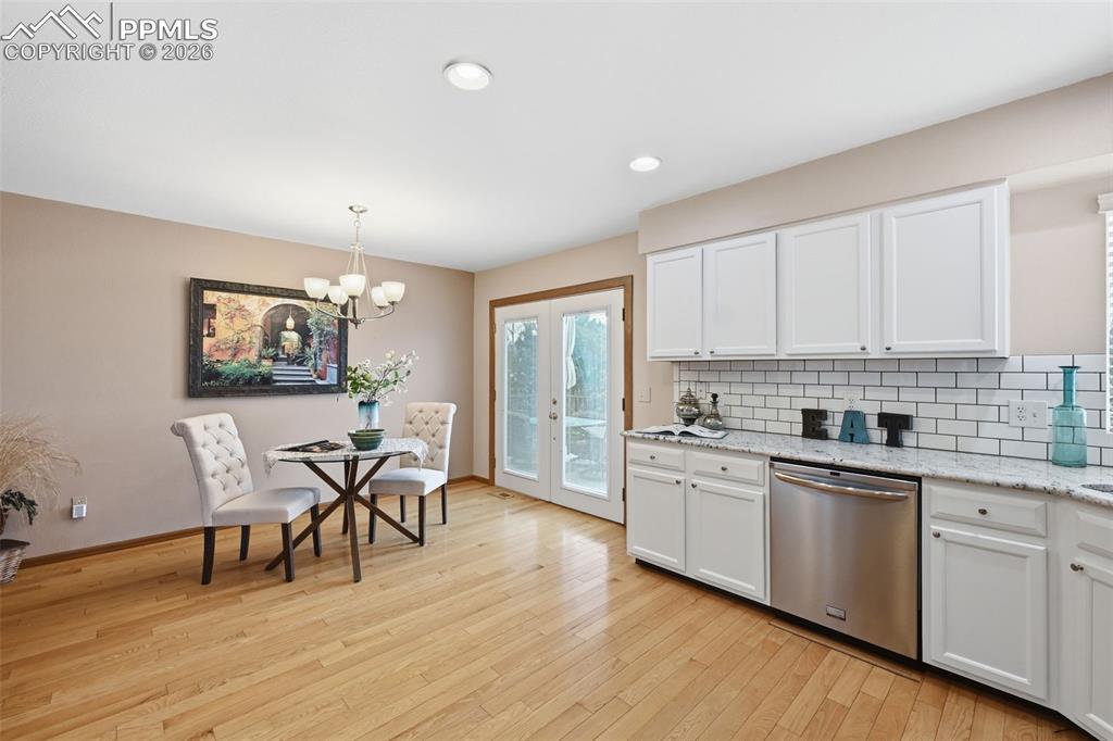 Image 13 of 32: Kitchen