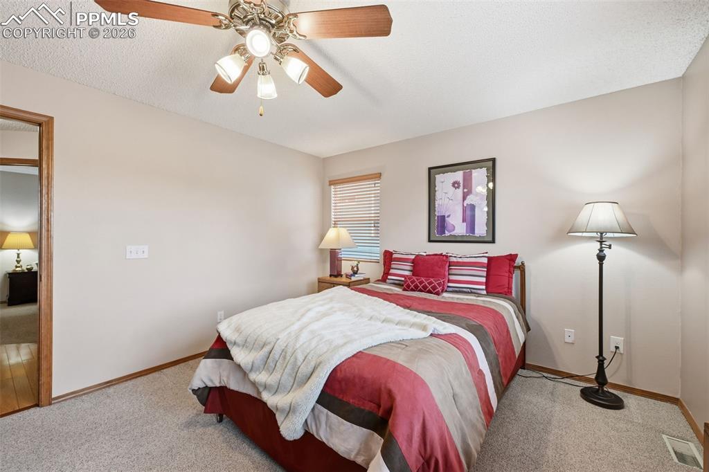 Image 17 of 32: Bedroom