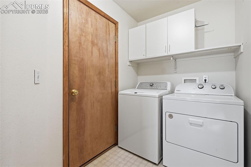 Image 22 of 32: Laundry