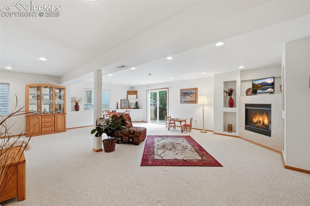 Image 24 of 32: Living Room