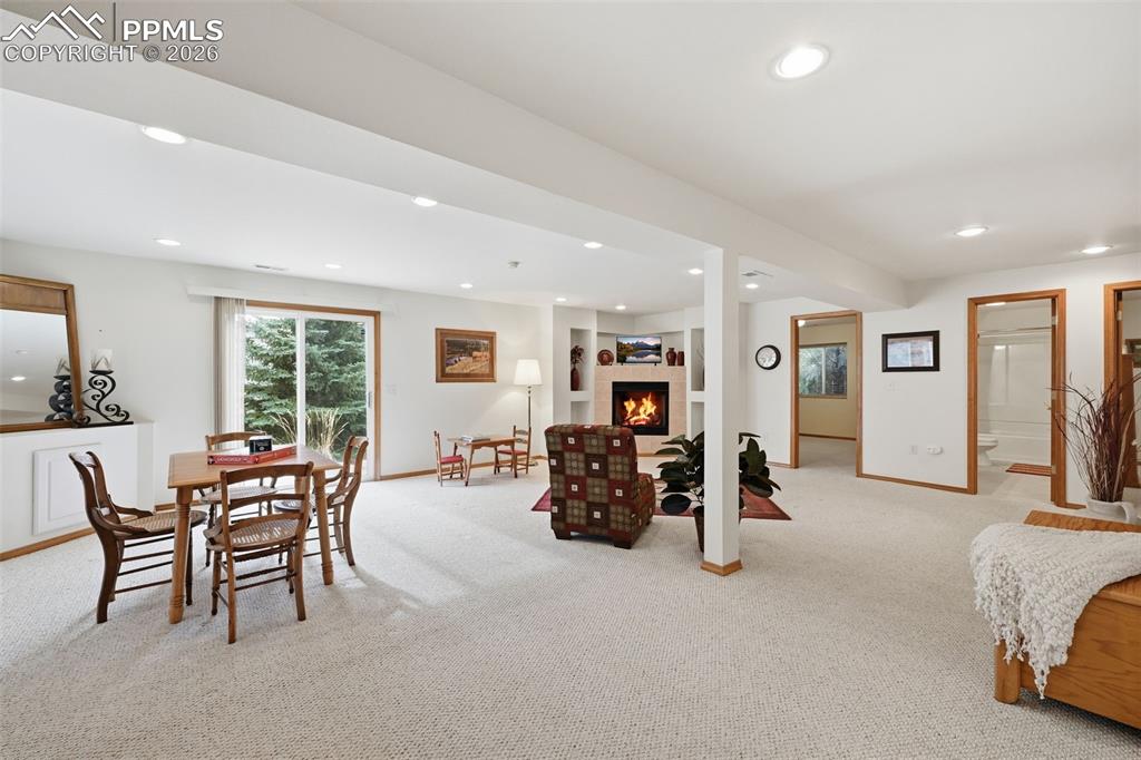 Image 25 of 32: Dining Area