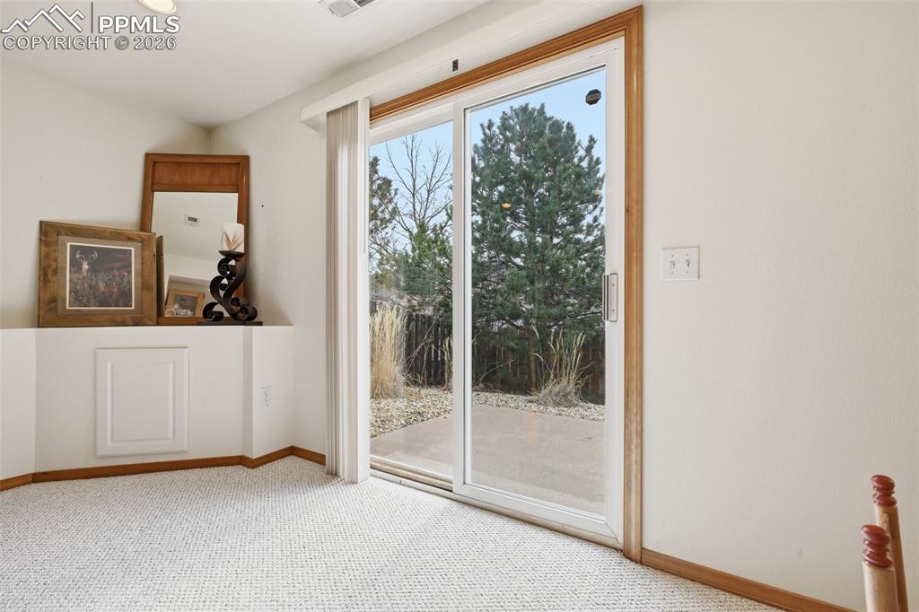 Image 26 of 32: Entry