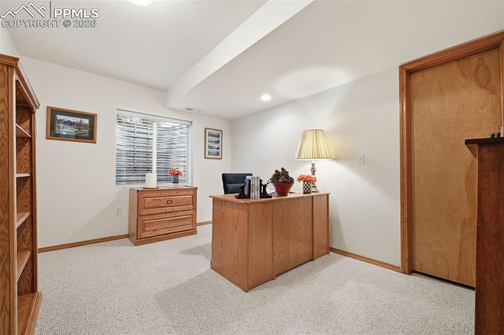 Image 28 of 32: Office