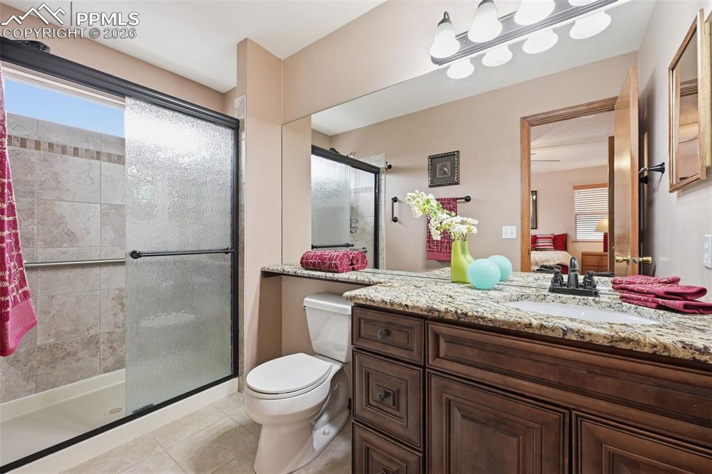 Image 5 of 32: Bathroom