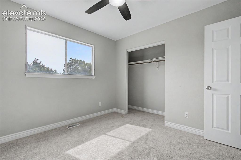 Image 12 of 32: Bedroom