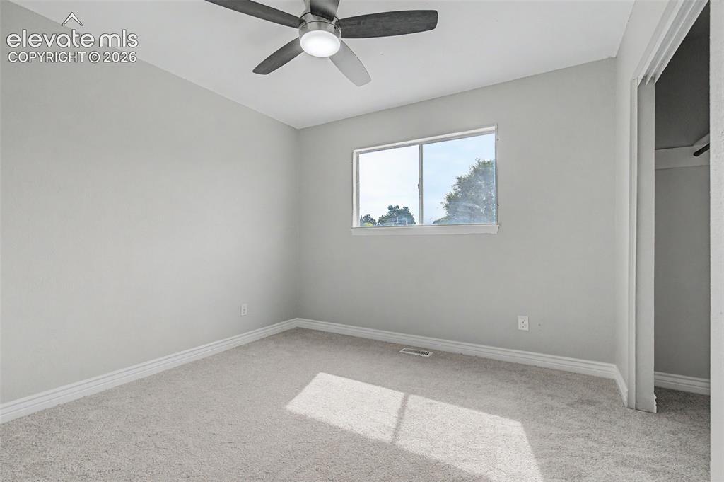 Image 18 of 32: Bedroom