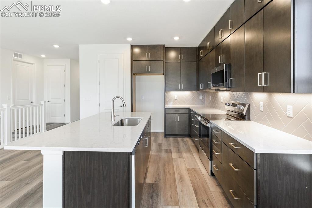 Image 11 of 37: Kitchen