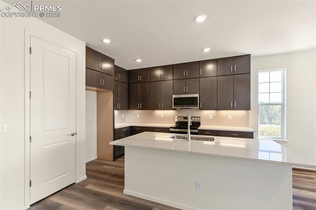 Image 12 of 37: Kitchen