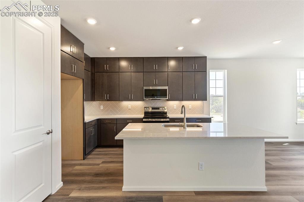 Image 13 of 37: Kitchen