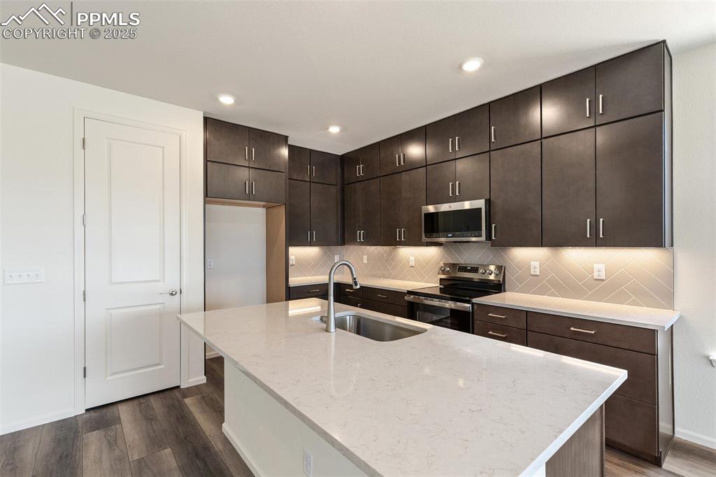 Image 14 of 37: Kitchen