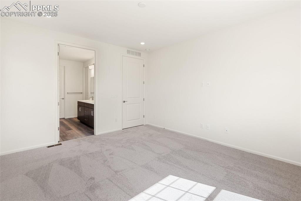 Image 19 of 37: Bedroom