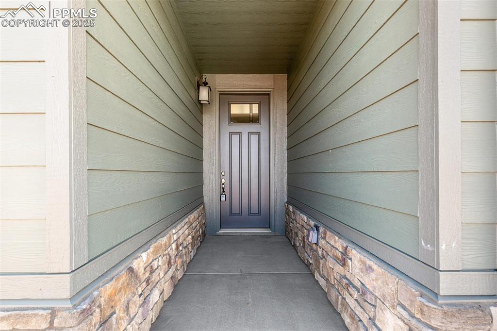 Image 3 of 37: Entry