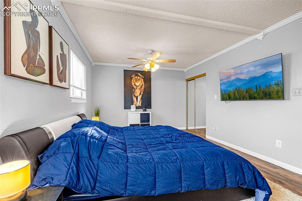 Image 16 of 40: Bedroom