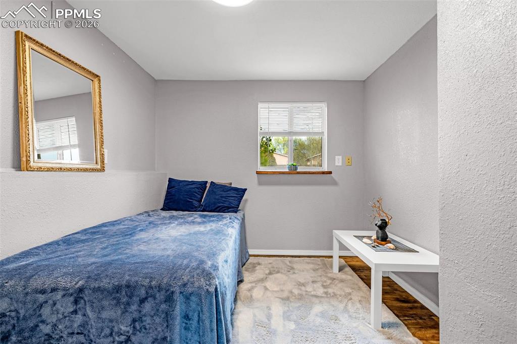 Image 24 of 40: Bedroom