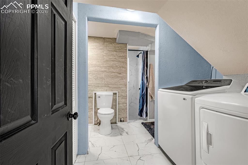 Image 25 of 40: Laundry