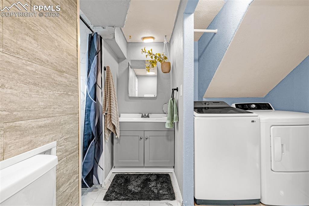 Image 26 of 40: Laundry