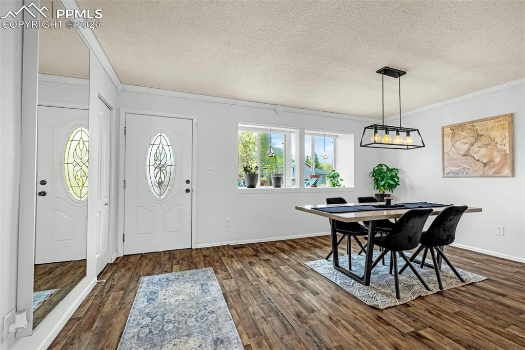 Image 3 of 40: Entry