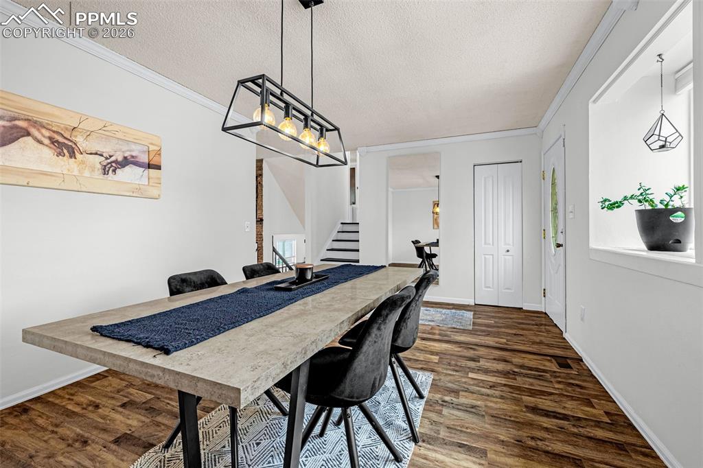 Image 6 of 40: Dining Area