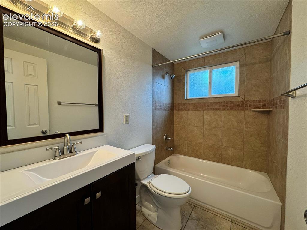 Image 11 of 16: Bathroom