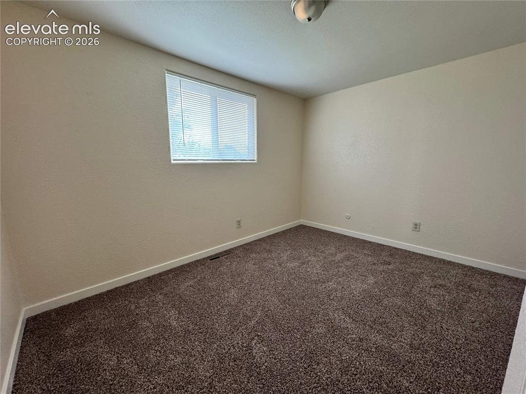 Image 13 of 16: Bedroom