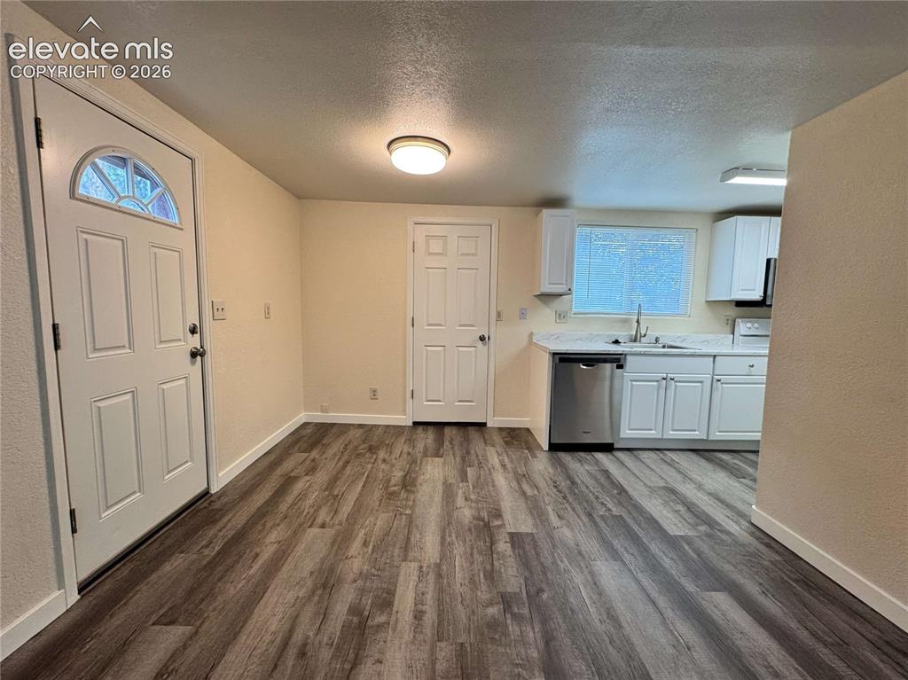Image 9 of 16: Dining Area