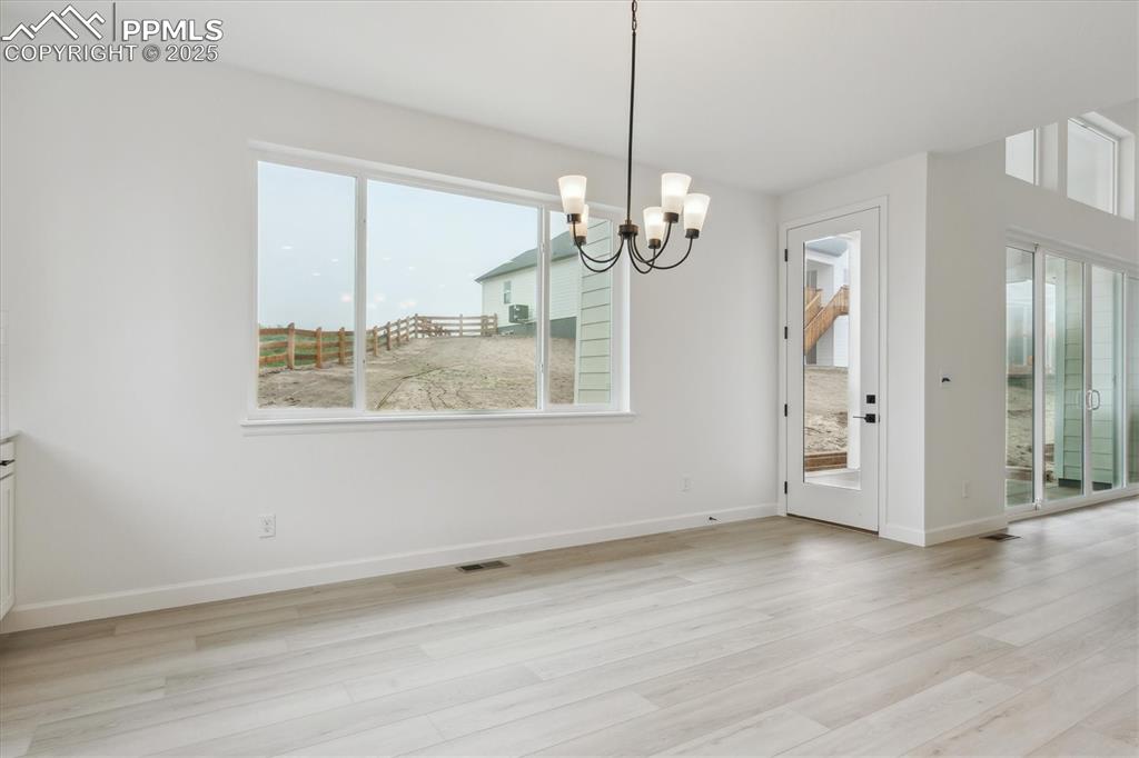 Image 11 of 22: Dining Area