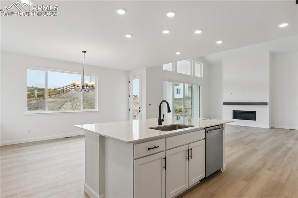 Image 12 of 22: Kitchen