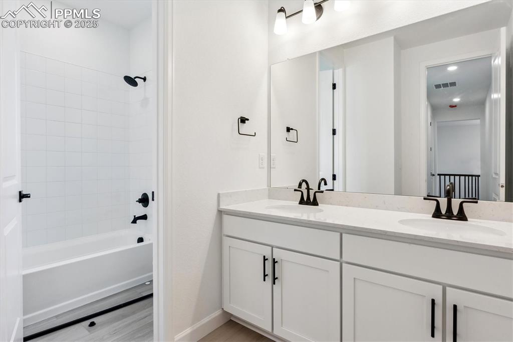 Image 5 of 22: Bathroom