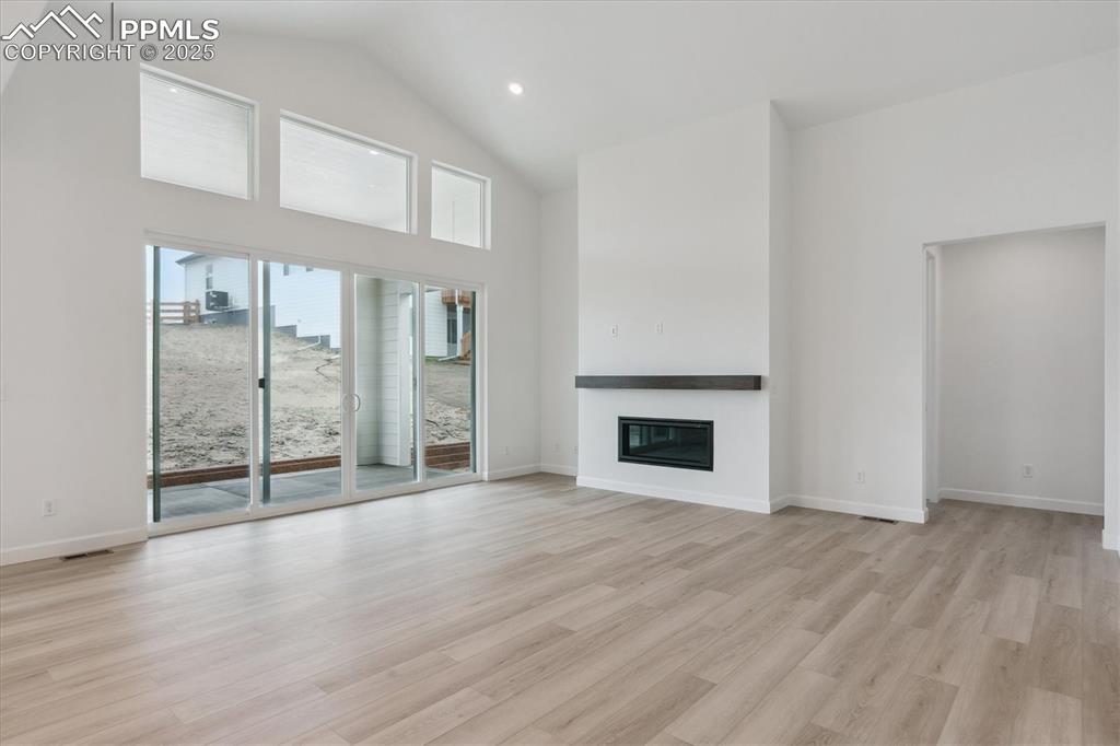Image 8 of 22: Living Room