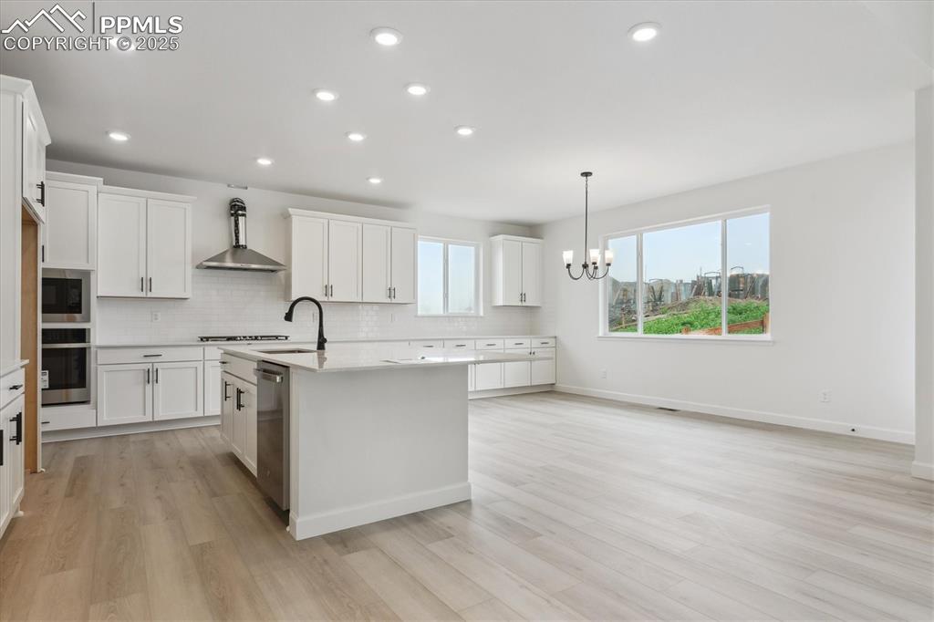 Image 9 of 22: Kitchen