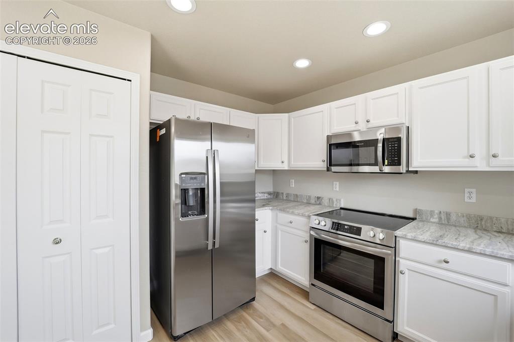 Image 11 of 50: Kitchen