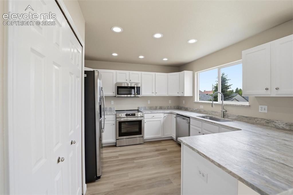 Image 9 of 50: Kitchen