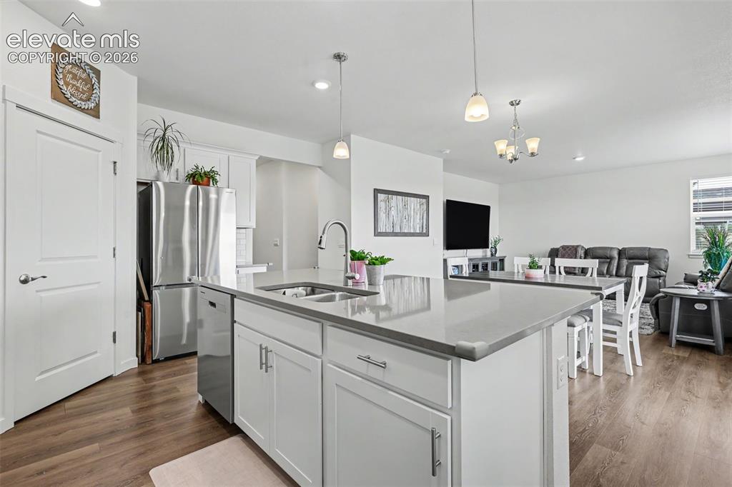 Image 10 of 47: Kitchen