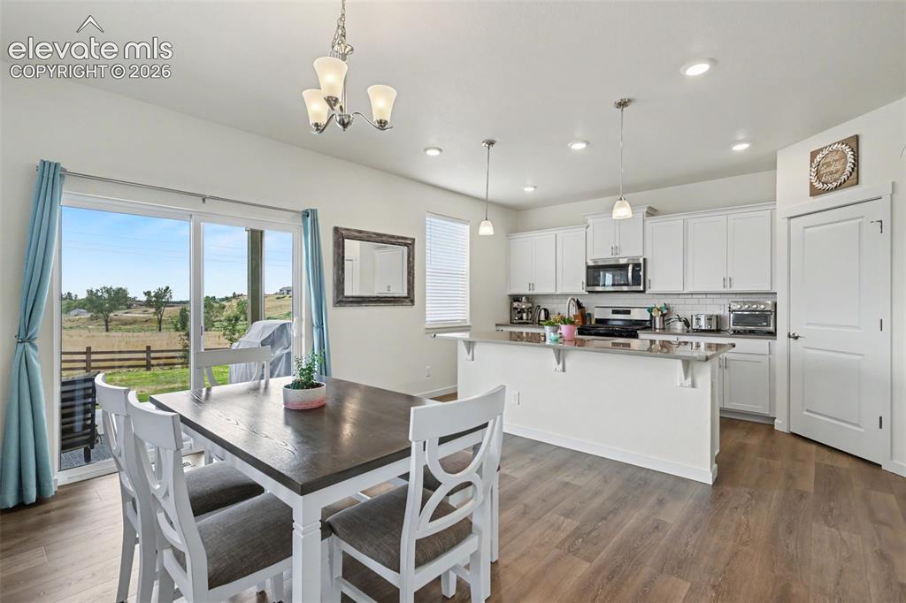 Image 11 of 47: Dining Area